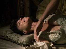 Элиза Прайор Нэйджел голая, Синтия Эттинджер голая, Саэми Накамура голая – Карнавал s02e01-10 (2005) #11