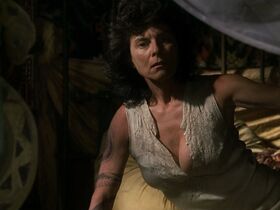 Элиза Прайор Нэйджел голая, Синтия Эттинджер голая, Саэми Накамура голая – Карнавал s02e01-10 (2005) #12