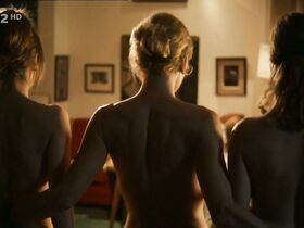 Вилма Цибулкова секси, Дана Маркова секси, Тереза Рамба секси – Как Рай земной (2009) #21