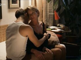 Вилма Цибулкова секси, Дана Маркова секси, Тереза Рамба секси – Как Рай земной (2009) #8