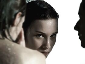 Сэмми Бунстра голая, Имаан Хаммам голая – Область наготы (2014) #6