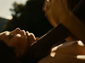 Жулиана Шальч голая – Макабр (2019) #9