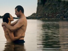 Ольга Куриленко секси – Залив тишины (2020)