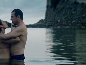 Ольга Куриленко секси – Залив тишины (2020) #12