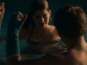 Габриэла Квезада Блумгарден секси, Цара Малер голая – Первая ведьма (2019) #5