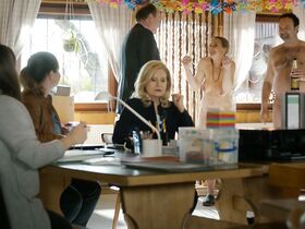 Стефани Госсгер голая – Офис s05e03 (2020) #11