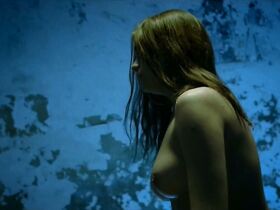 Мария Уинтер Норгаард голая – The Aquarium (2017) #16