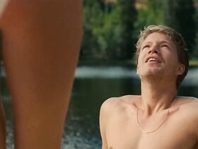 Ибен Акерлие голая, София Ли секси – Озеро смерти (2019) #10