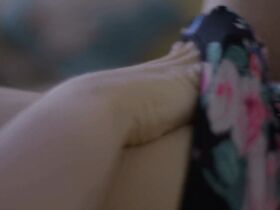 Эмили ДеФорест секси – Привет, мам (2020) #3