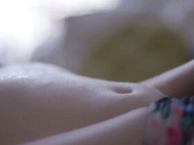 Эмили ДеФорест секси – Привет, мам (2020) #4