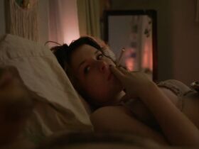 Эмили ДеФорест секси – Привет, мам (2020) #7