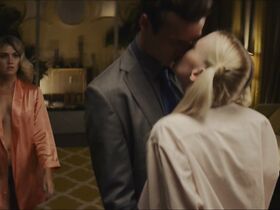 Харпер Каллен голая, Линдси Машетт голая – Воротилы s01e06 (2020) #8