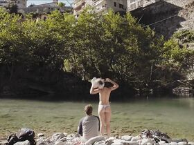 Эйприл Пирсон секси – Тропы (2018) #3