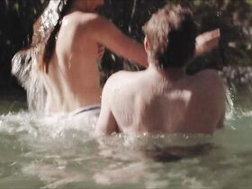 Эйприл Пирсон секси – Тропы (2018) #4