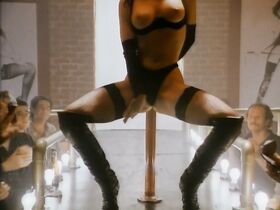 Чарли Спрэдлинг голая, Ингрид Вольд голая – В постели с вампиром (1992) #10