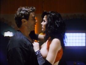 Чарли Спрэдлинг голая, Ингрид Вольд голая – В постели с вампиром (1992) #16