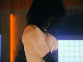 Чарли Спрэдлинг голая, Ингрид Вольд голая – В постели с вампиром (1992) #17