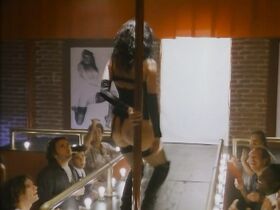 Чарли Спрэдлинг голая, Ингрид Вольд голая – В постели с вампиром (1992) #2