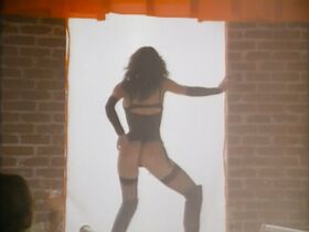 Чарли Спрэдлинг голая, Ингрид Вольд голая – В постели с вампиром (1992) #5