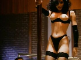 Чарли Спрэдлинг голая, Ингрид Вольд голая – В постели с вампиром (1992) #6