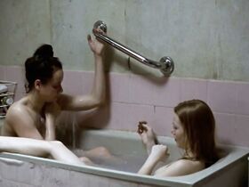 Саманта Мортон голая, Кэтлин МакДермотт голая – Морверн Каллар (2002) #5
