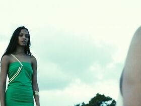 Зои Салдана секси – Гавань (2004) #10