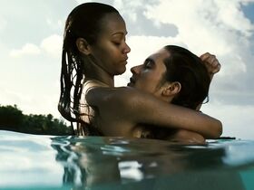 Зои Салдана секси – Гавань (2004) #4