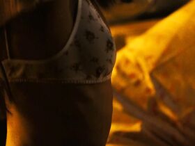 Зои Салдана секси – Гавань (2004) #7