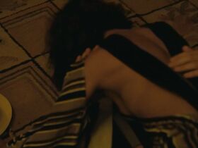 Зои Салдана секси – Закон ночи (2016)