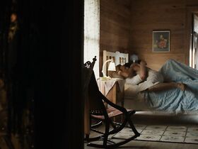 Зои Салдана секси – Закон ночи (2016) #12