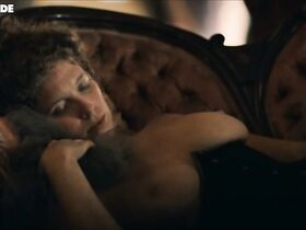 Сара-Джинн Лабросс голая, Максим Морин голая, Жюли ЛеБретон голая, Мелоди Кир голая – Истории холмов s01e02, e04, e06, e07, e08 (2015) #11