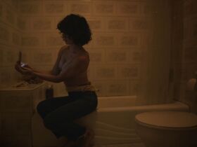 Хилари Айвз секси – Medusa (2018) #7