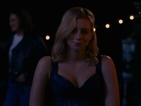 Лили Рейнхарт секси – Химические сердца (2020) #2