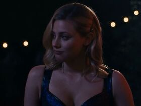 Лили Рейнхарт секси – Химические сердца (2020) #3