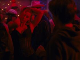 Лили Рейнхарт секси – Химические сердца (2020) #6