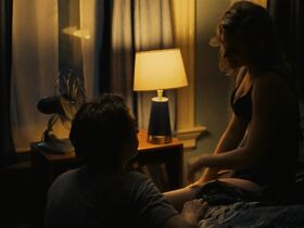 Лили Рейнхарт секси – Химические сердца (2020) #7