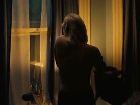 Лили Рейнхарт секси – Химические сердца (2020) #8