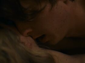 Лили Рейнхарт секси – Химические сердца (2020) #9