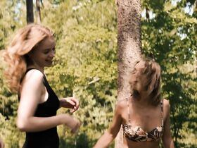 Луна Ведлер секси, Каро Культ секси – Биохакеры s01e01-02 (2020) #13