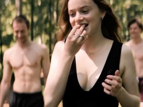 Луна Ведлер секси, Каро Культ секси – Биохакеры s01e01-02 (2020) #14