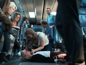 Луна Ведлер секси, Каро Культ секси – Биохакеры s01e01-02 (2020) #3