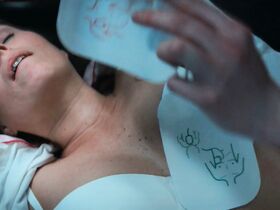 Луна Ведлер секси, Каро Культ секси – Биохакеры s01e01-02 (2020) #4