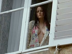 Лили Собески секси, Тара Фитцджеральд голая – Проклятое место (2006) #4