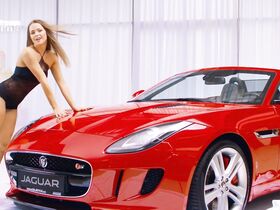 Анета Врзалова секси, Альжбета Бартошова секси – Decibely lásky (2016) #3