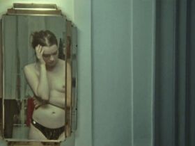 Эсме Крид-Майлс голая – Jamie (2020) #4