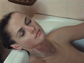 Натали Нель голая – Поруганная любовь (1978) #19