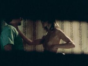 Джиллиан МакУиртер голая – Дантист 2 (1998) #2