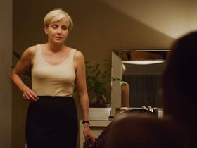 Катажина Зелиньска голая, Вероника Розати секси, Юлия Венява-Наркевич секси – Это всегда стоит того s01e01 (2019) #17