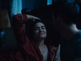 Даниэль Кэмпбелл секси, Шаннин Соссамон секси, Каролина Порту голая – Призрачный свет (2018) #2