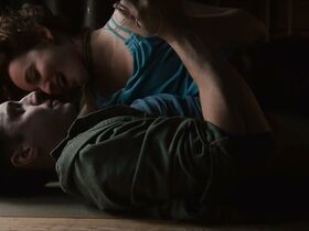 Даниэль Кэмпбелл секси, Шаннин Соссамон секси, Каролина Порту голая – Призрачный свет (2018) #3